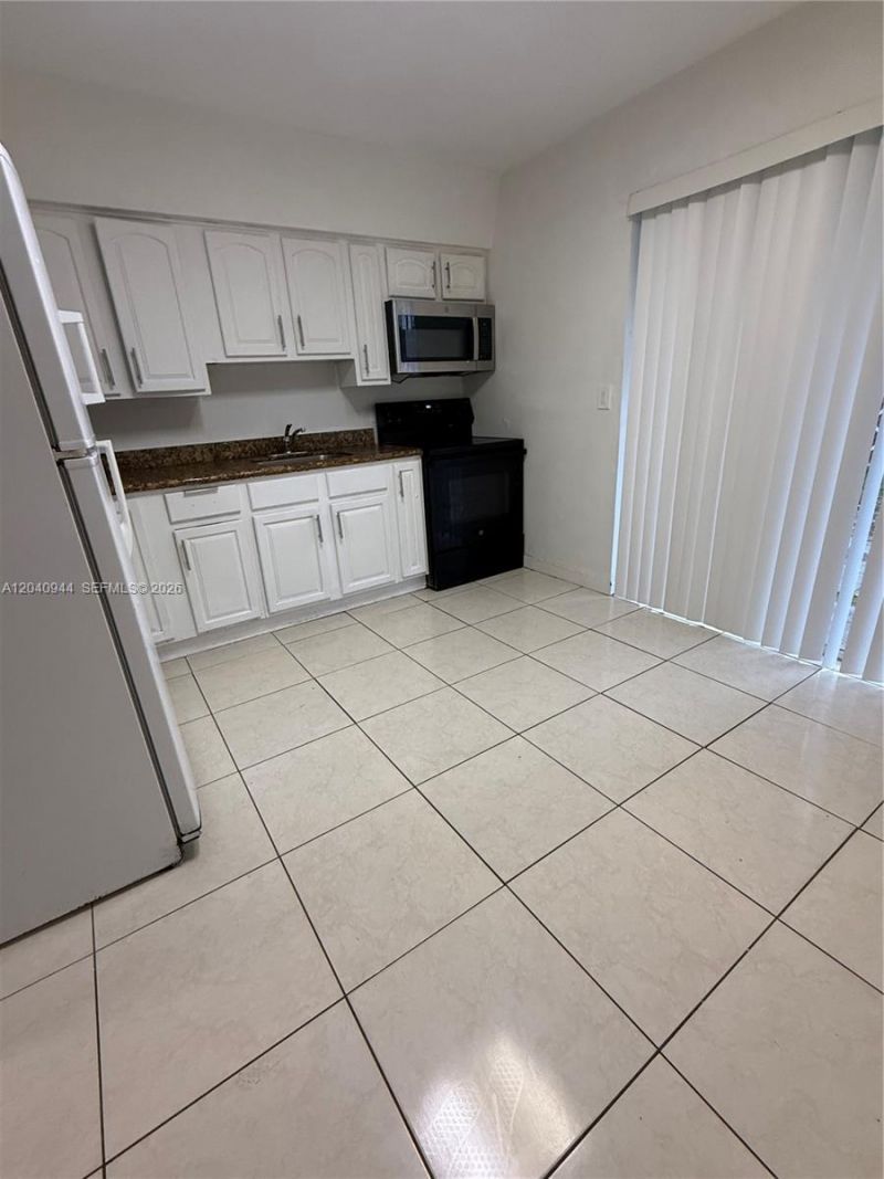300 SW 9th Ave, Unit A, Hallandale Beach, FL 33009 Photo