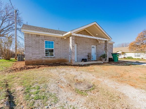 207 Young Street , Nocona, TX 76255