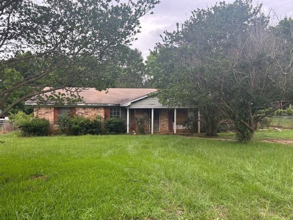 115 Shadycreek Drive, Palestine, TX 75801