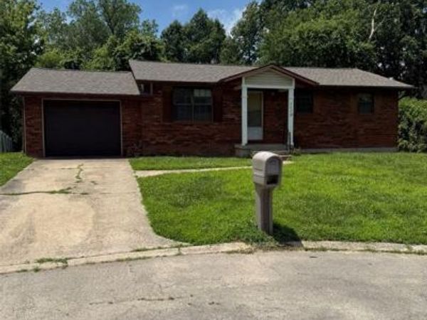2829 Luce Street , Cape Girardeau, MO 63701