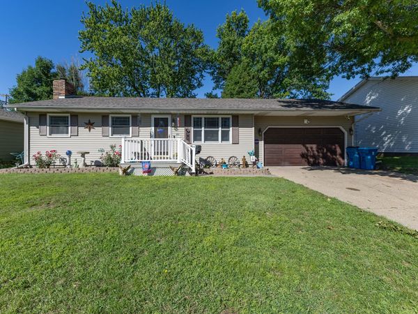 911 6th Avenue , Camanche, IA 52730