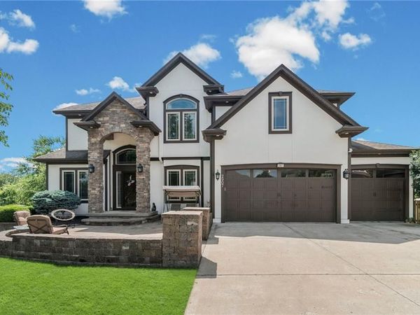 2907 NE Viewpark Place, Lee's Summit, MO 64086