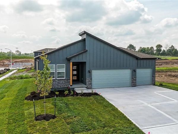 9014 SW 4TH Street, Blue Springs, MO 64064