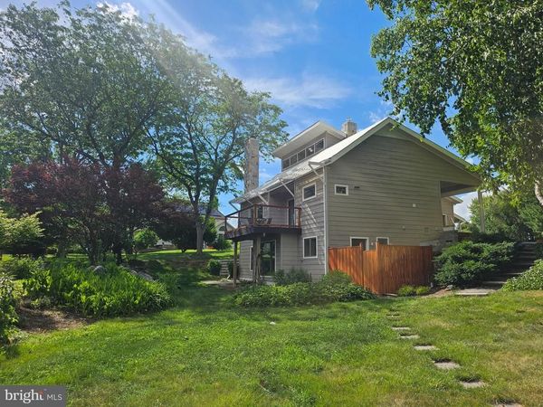 10 DOUGLAS COURT , CARLISLE, PA 17013