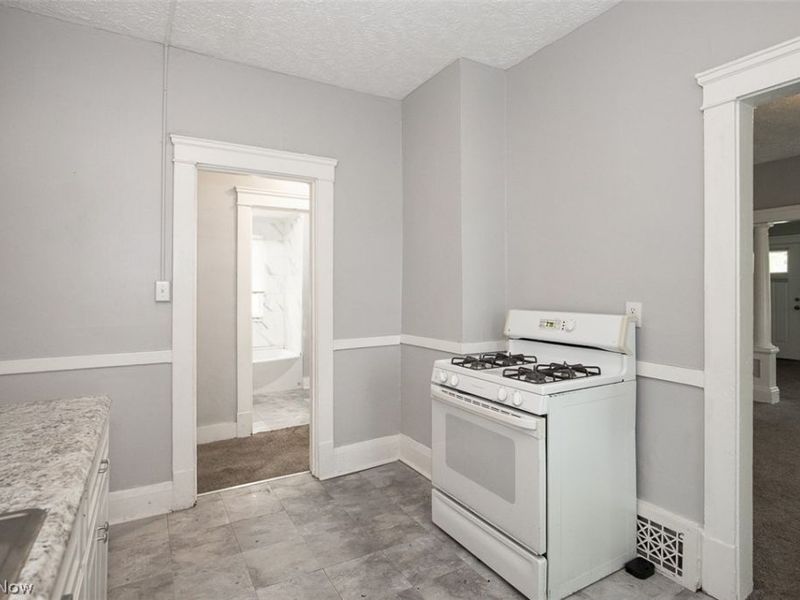 9421 Parkview Avenue, Cleveland, OH 44104 Photo 10