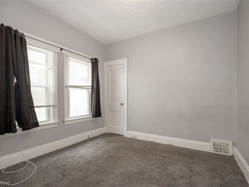 9421 Parkview Avenue, Cleveland, OH 44104 Photo 12