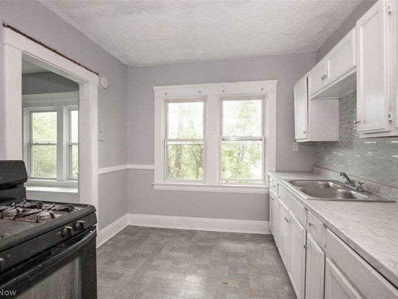 9421 Parkview Avenue, Cleveland, OH 44104 Photo 25
