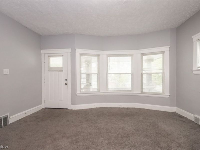 9421 Parkview Avenue, Cleveland, OH 44104 Photo 3