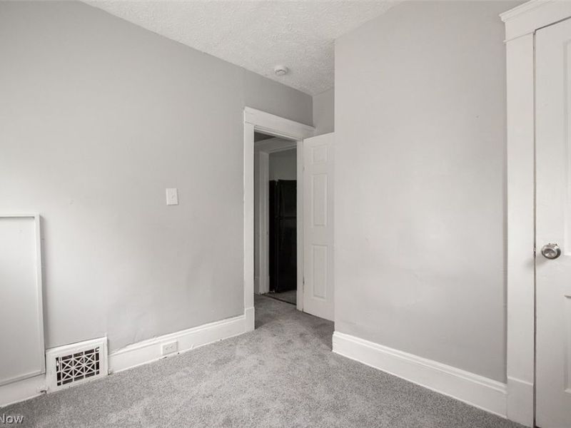 9421 Parkview Avenue, Cleveland, OH 44104 Photo 32