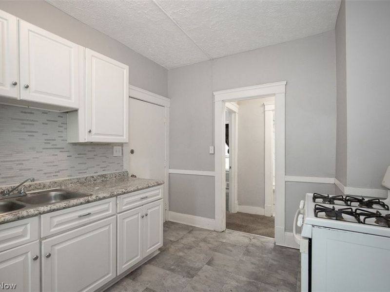9421 Parkview Avenue, Cleveland, OH 44104 Photo 8
