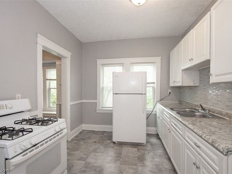 9421 Parkview Avenue, Cleveland, OH 44104 Photo 9