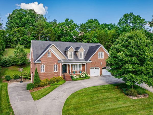 1221 Sussex Drive, Kingsport, TN 37660