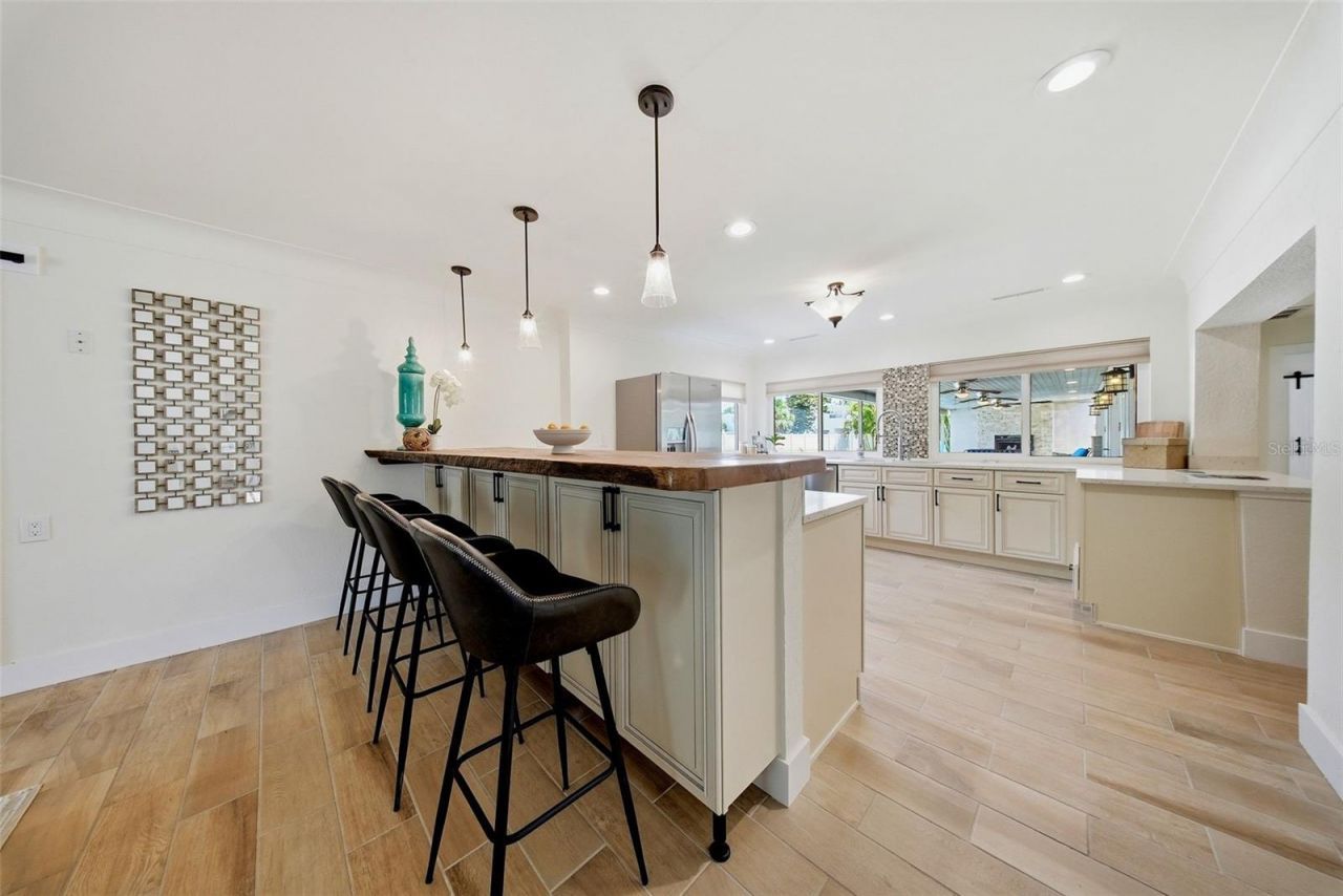 7039 Hibiscus Avenue S, South Pasadena, FL 33707 Photo