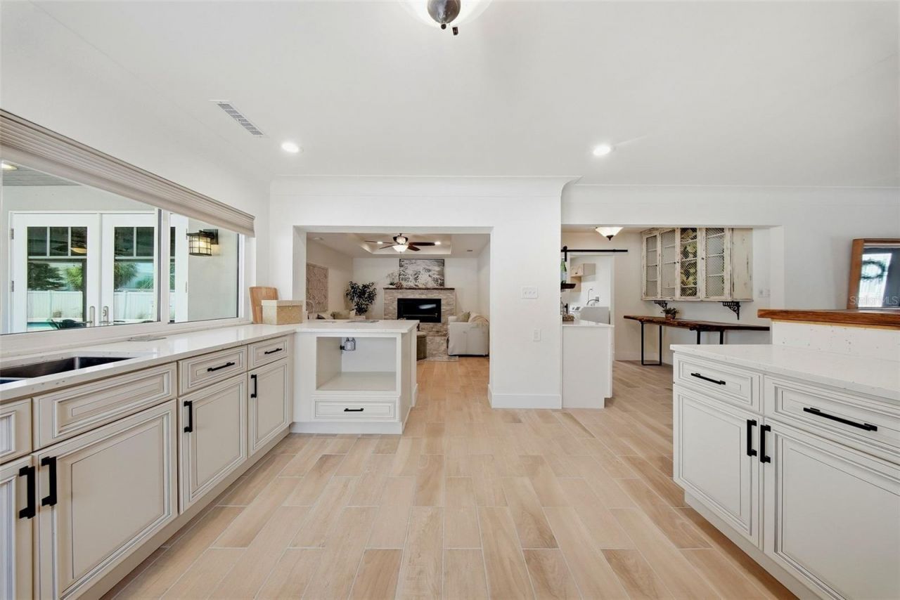 7039 Hibiscus Avenue S, South Pasadena, FL 33707 Photo