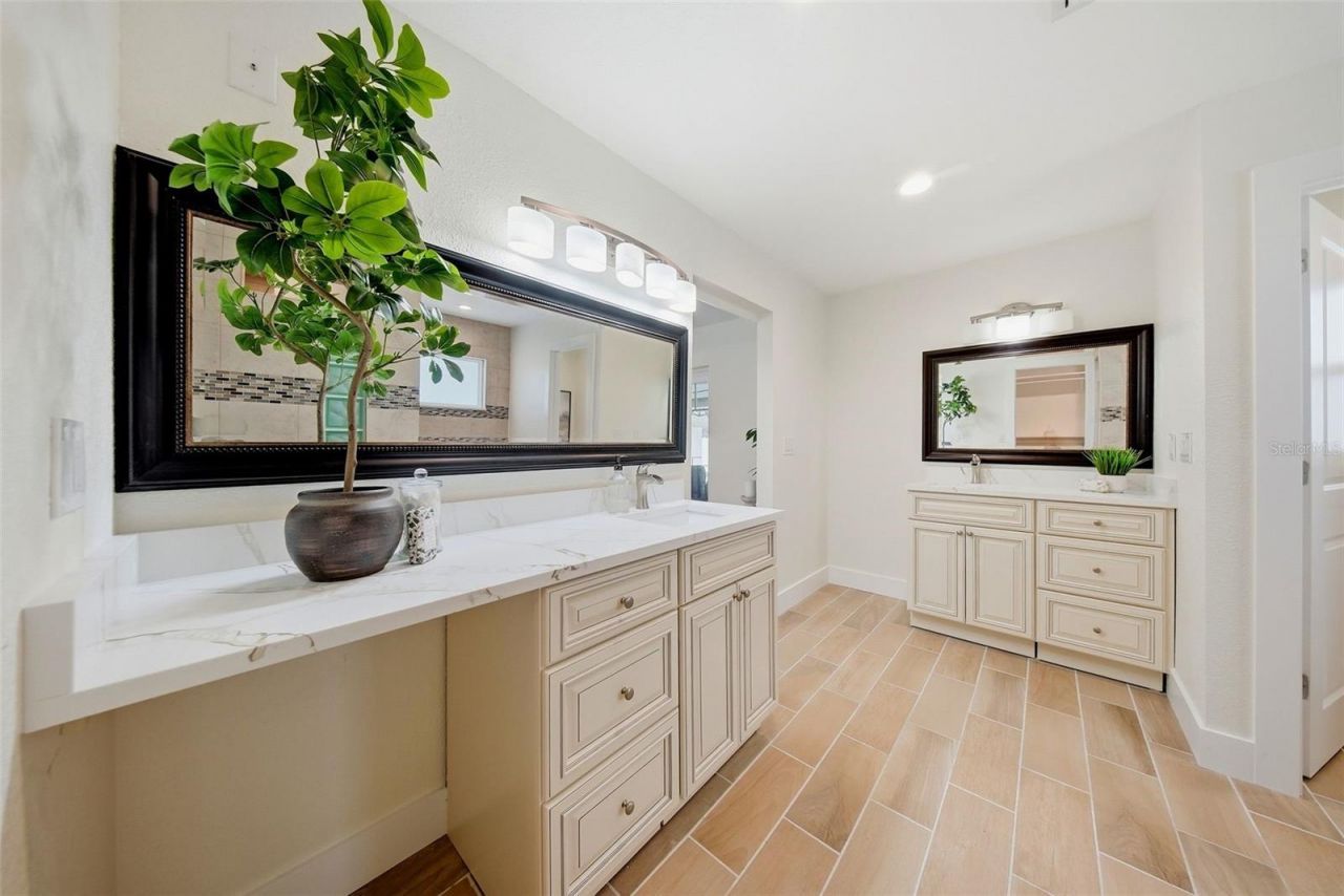 7039 Hibiscus Avenue S, South Pasadena, FL 33707 Photo
