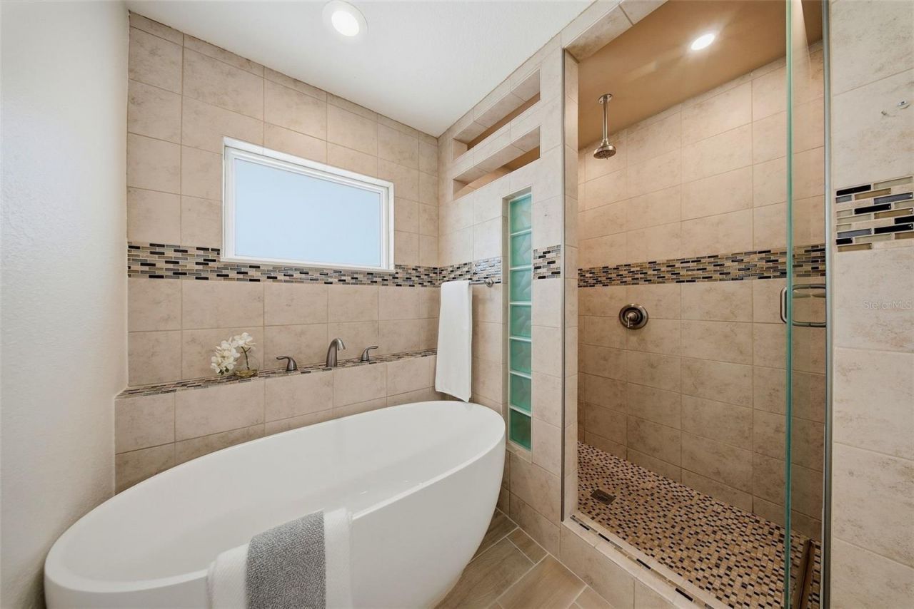 7039 Hibiscus Avenue S, South Pasadena, FL 33707 Photo