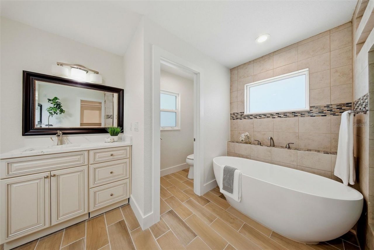 7039 Hibiscus Avenue S, South Pasadena, FL 33707 Photo