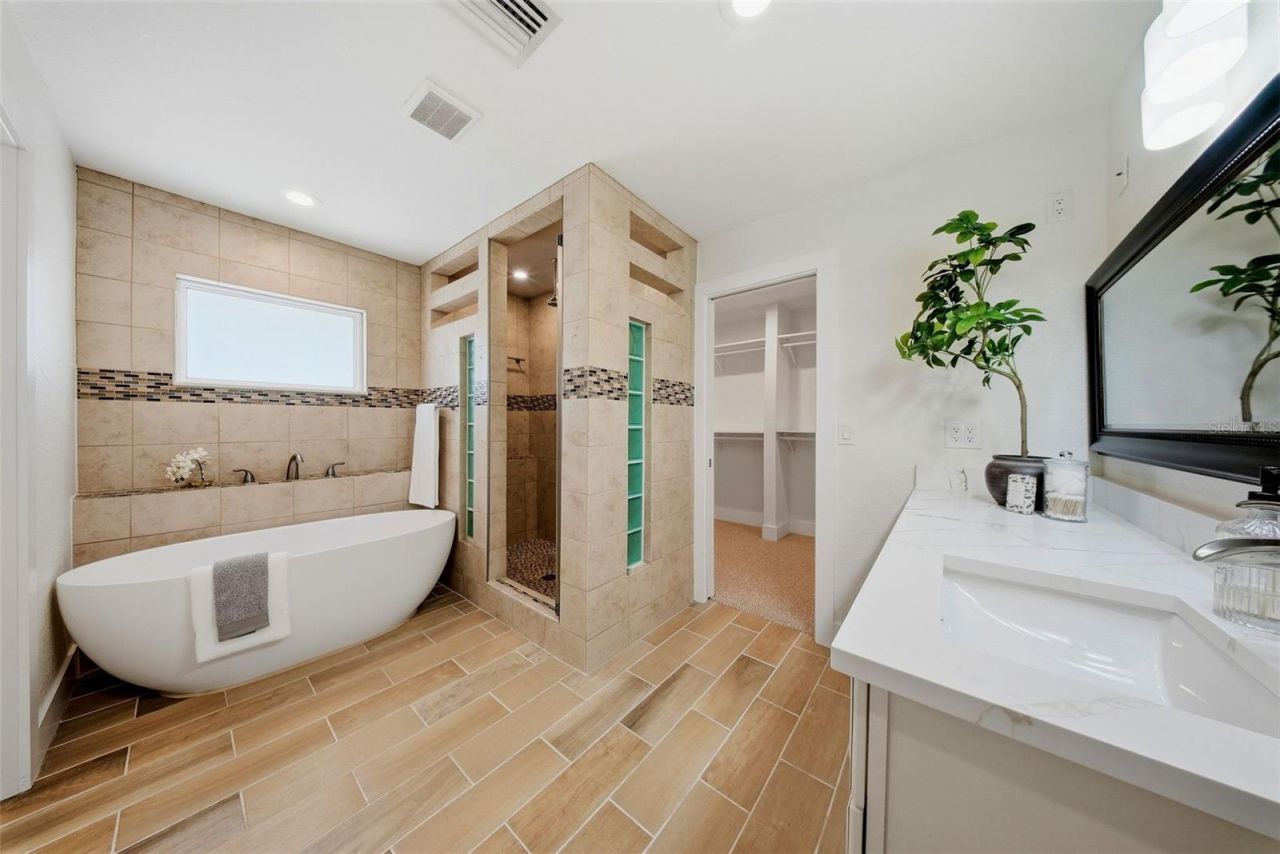 7039 Hibiscus Avenue S, South Pasadena, FL 33707 Photo