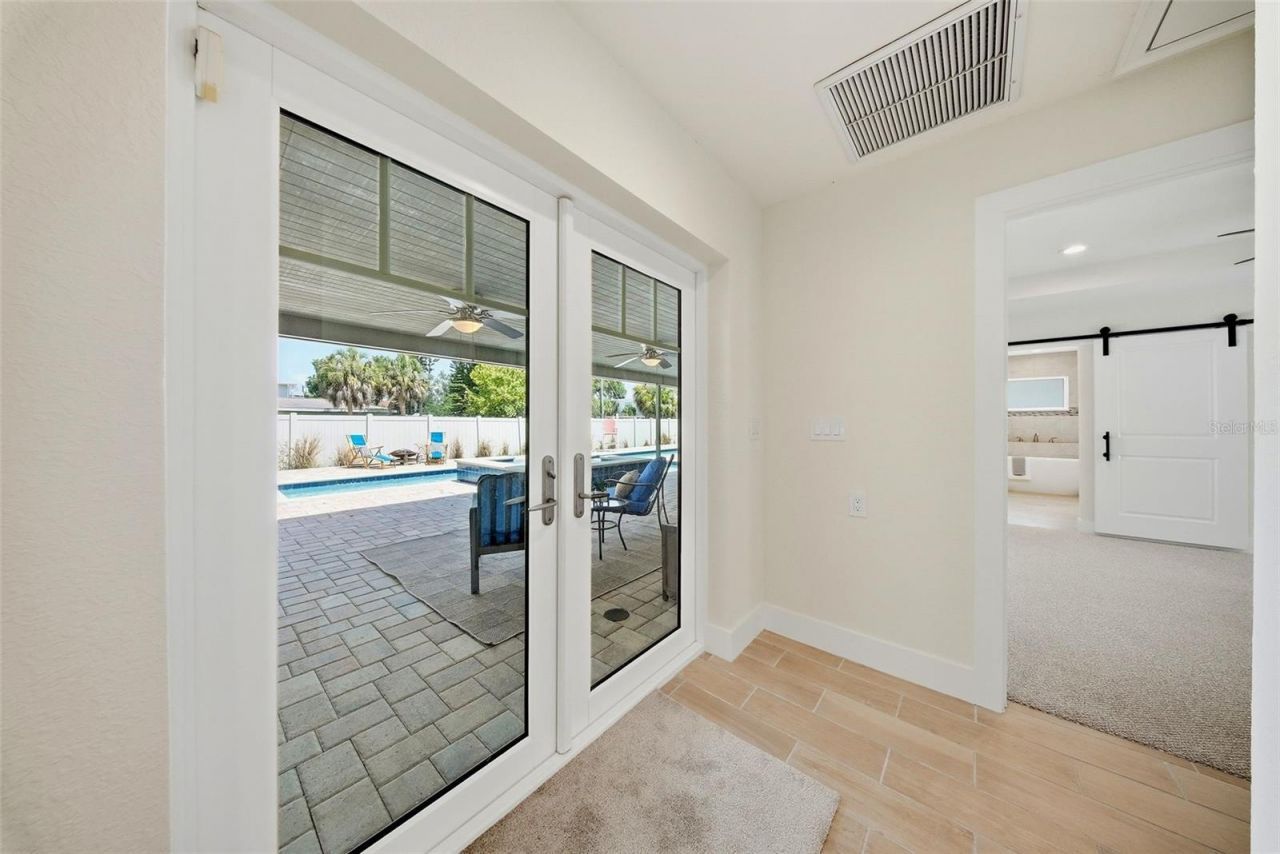 7039 Hibiscus Avenue S, South Pasadena, FL 33707 Photo