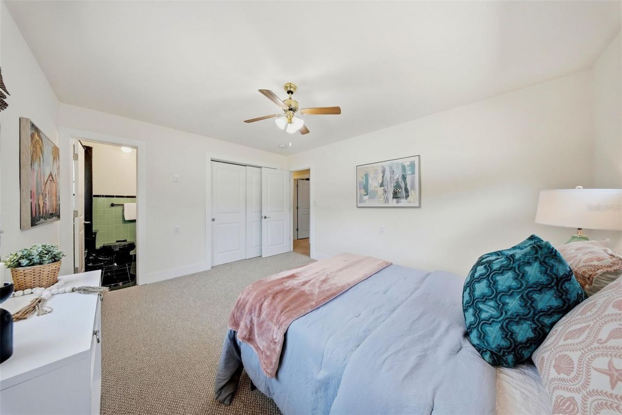 7039 Hibiscus Avenue S, South Pasadena, FL 33707 Photo