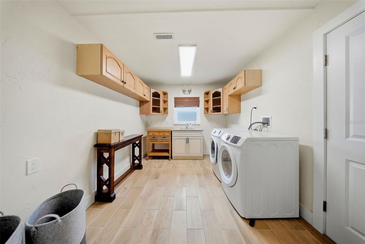 7039 Hibiscus Avenue S, South Pasadena, FL 33707 Photo