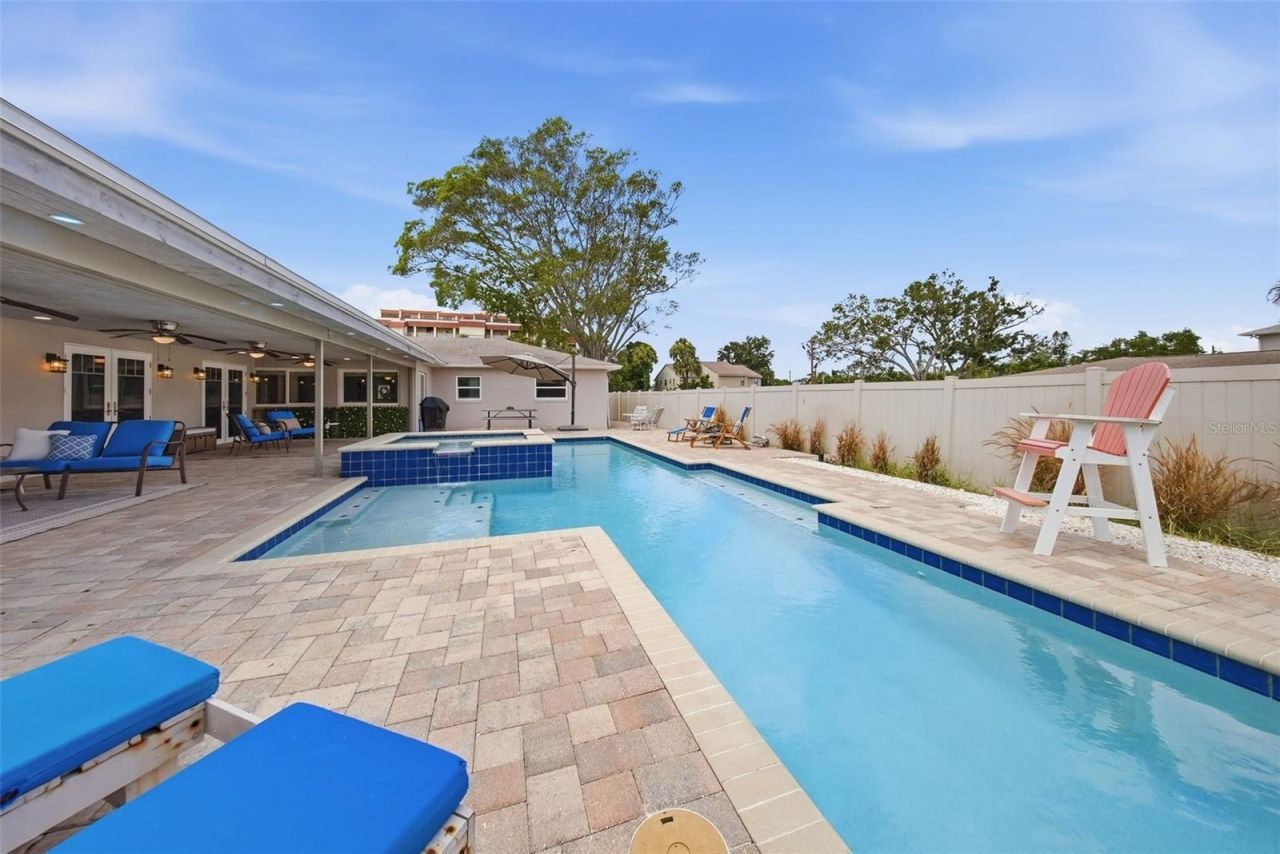 7039 Hibiscus Avenue S, South Pasadena, FL 33707 Photo