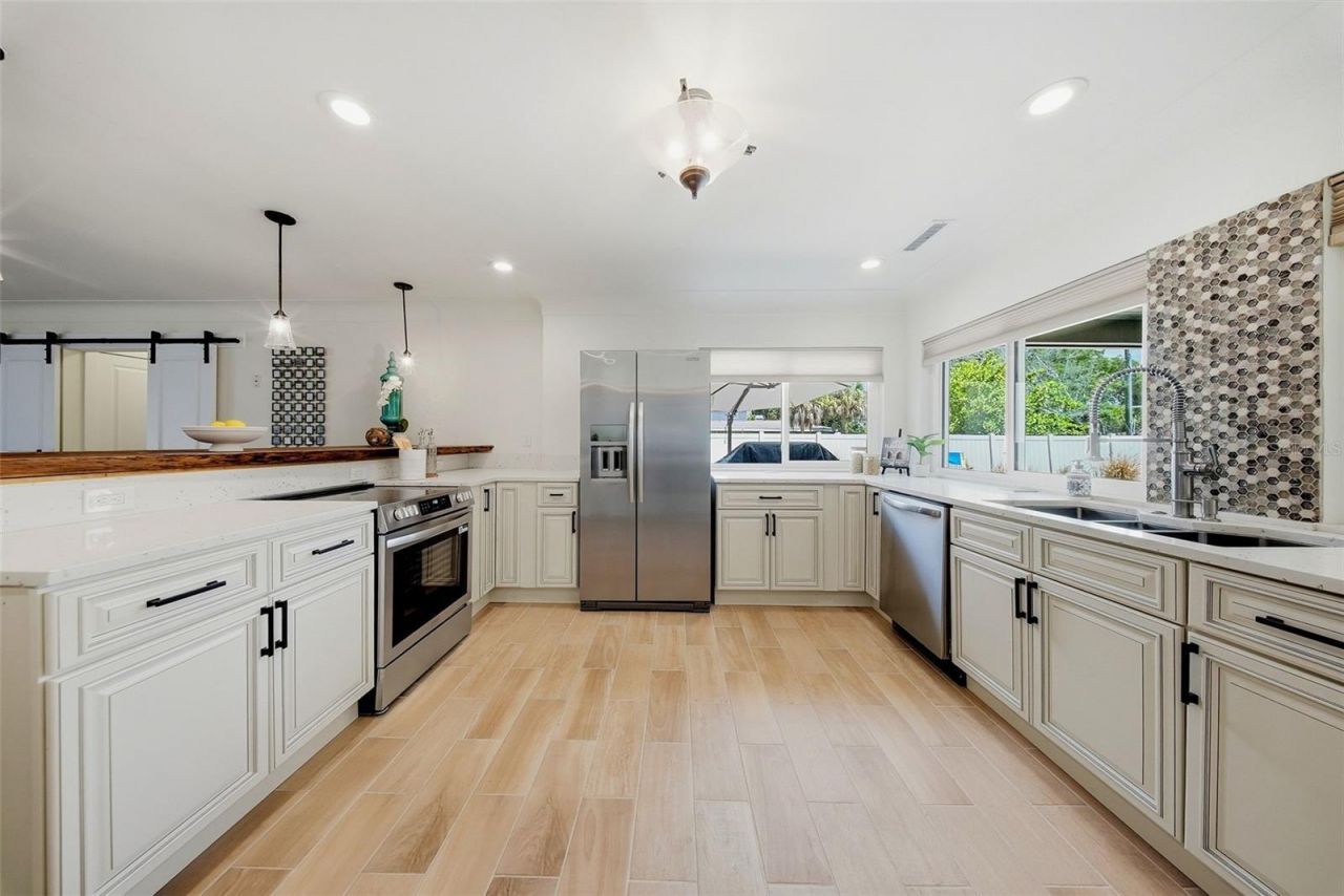 7039 Hibiscus Avenue S, South Pasadena, FL 33707 Photo