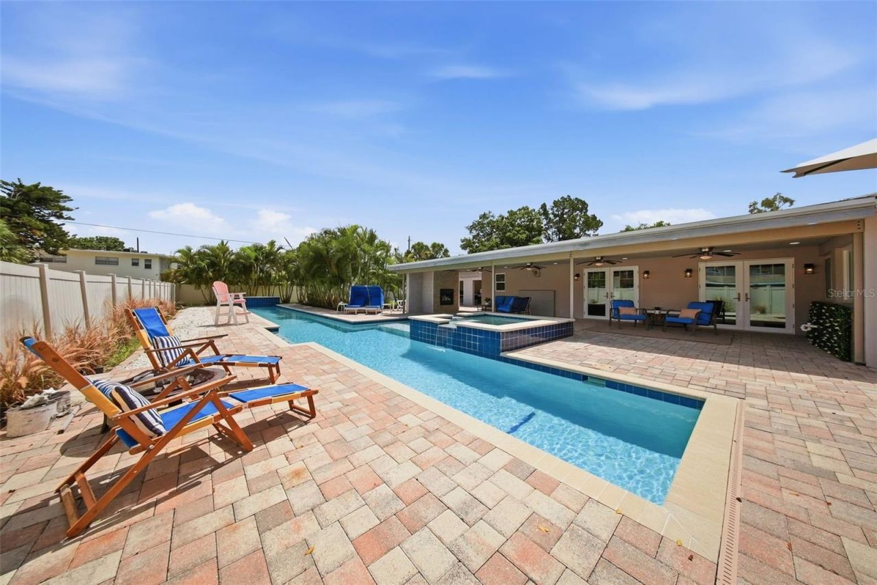 7039 Hibiscus Avenue S, South Pasadena, FL 33707 Photo