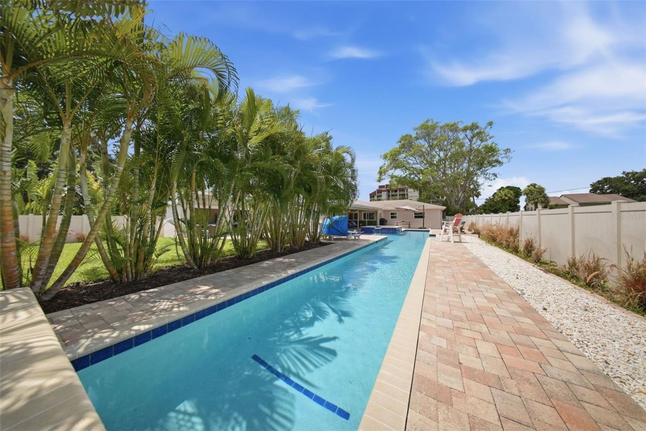 7039 Hibiscus Avenue S, South Pasadena, FL 33707 Photo