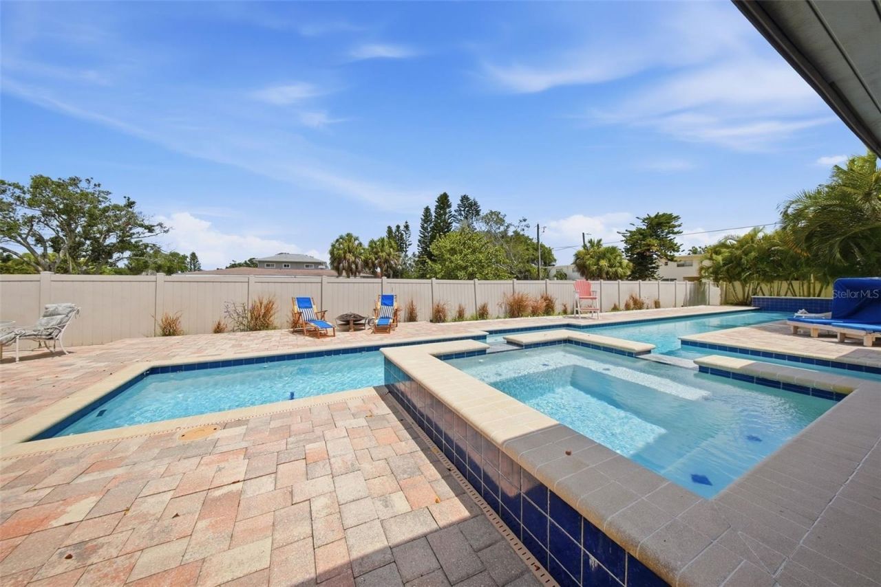 7039 Hibiscus Avenue S, South Pasadena, FL 33707 Photo
