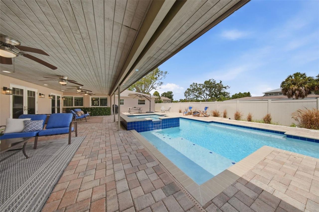 7039 Hibiscus Avenue S, South Pasadena, FL 33707 Photo