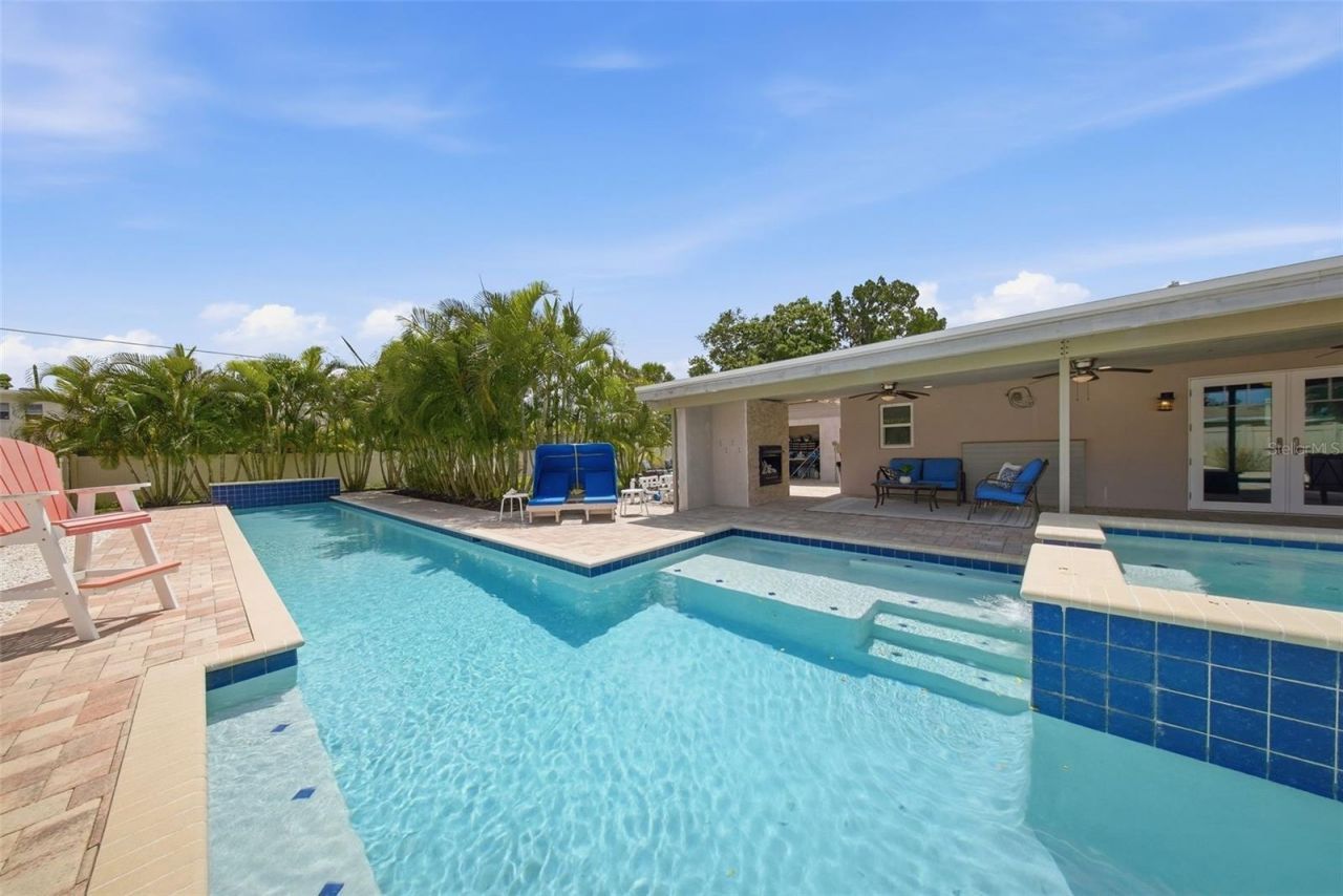 7039 Hibiscus Avenue S, South Pasadena, FL 33707 Photo