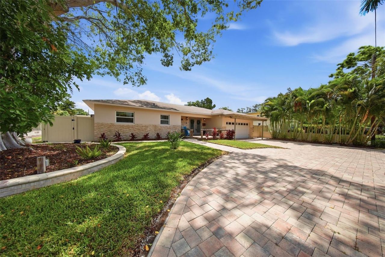 7039 Hibiscus Avenue S, South Pasadena, FL 33707 Photo