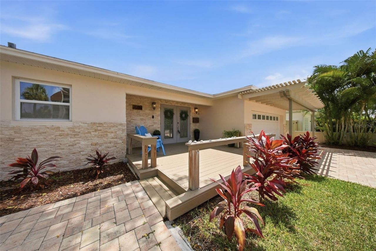 7039 Hibiscus Avenue S, South Pasadena, FL 33707 Photo