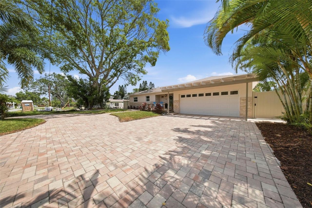 7039 Hibiscus Avenue S, South Pasadena, FL 33707 Photo