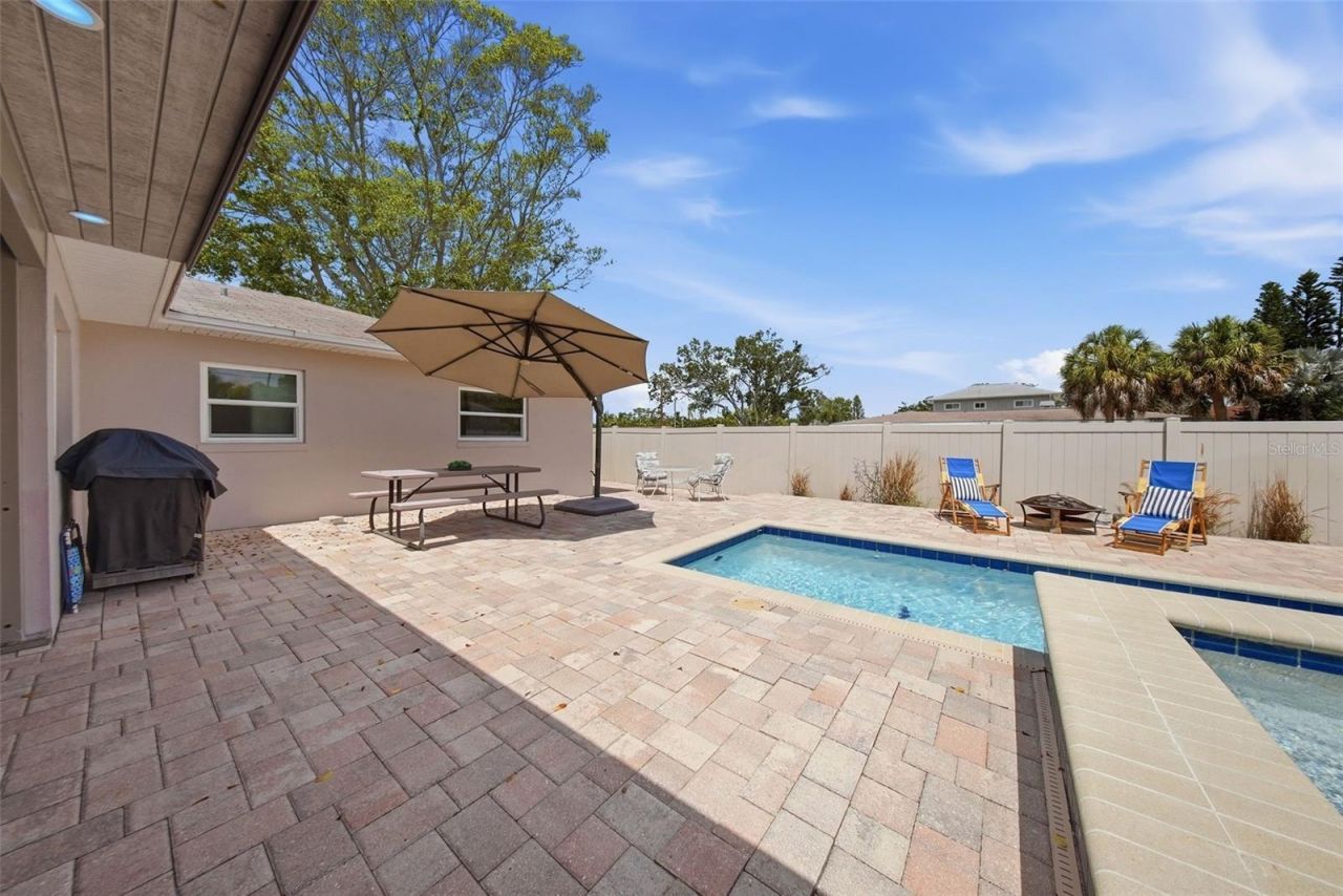 7039 Hibiscus Avenue S, South Pasadena, FL 33707 Photo