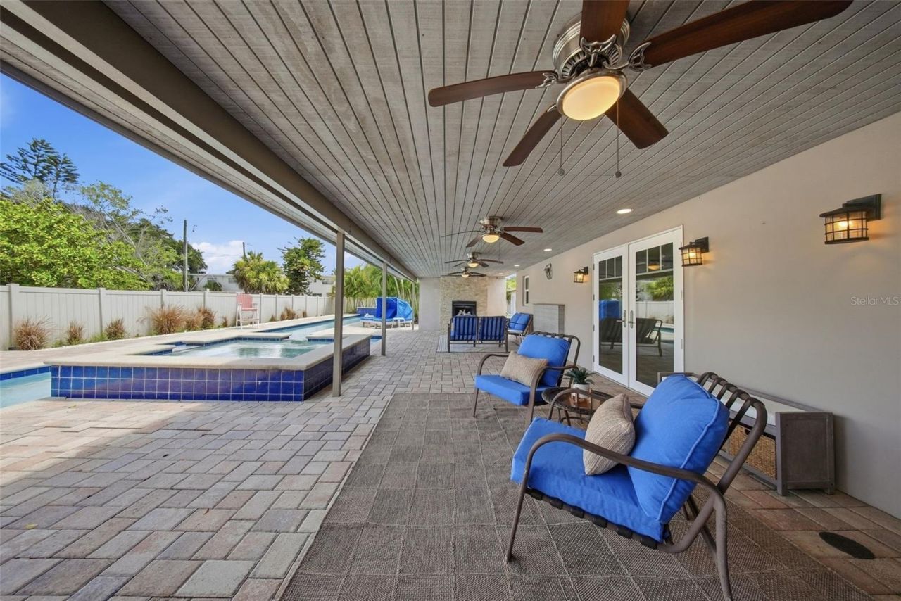 7039 Hibiscus Avenue S, South Pasadena, FL 33707 Photo