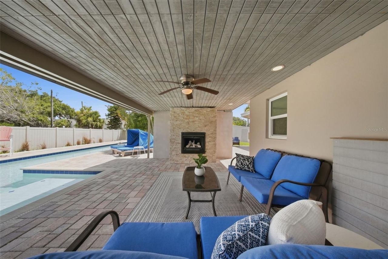 7039 Hibiscus Avenue S, South Pasadena, FL 33707 Photo