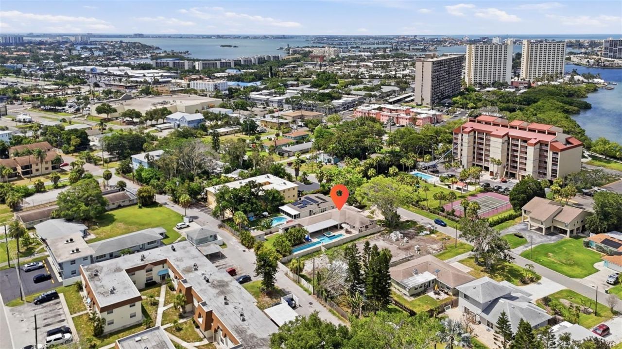7039 Hibiscus Avenue S, South Pasadena, FL 33707 Photo