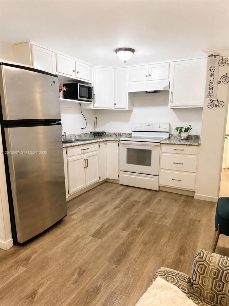 5291 Collins Rd , Jacksonville, FL 32244 Photo