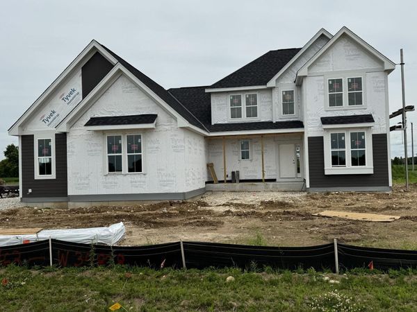 N63W35828 Frederick Dr, Oconomowoc, WI 53066