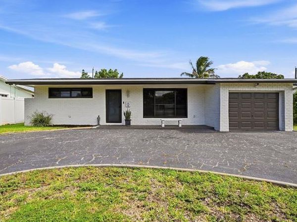 8370 NW 26th Place, Sunrise, FL 33322