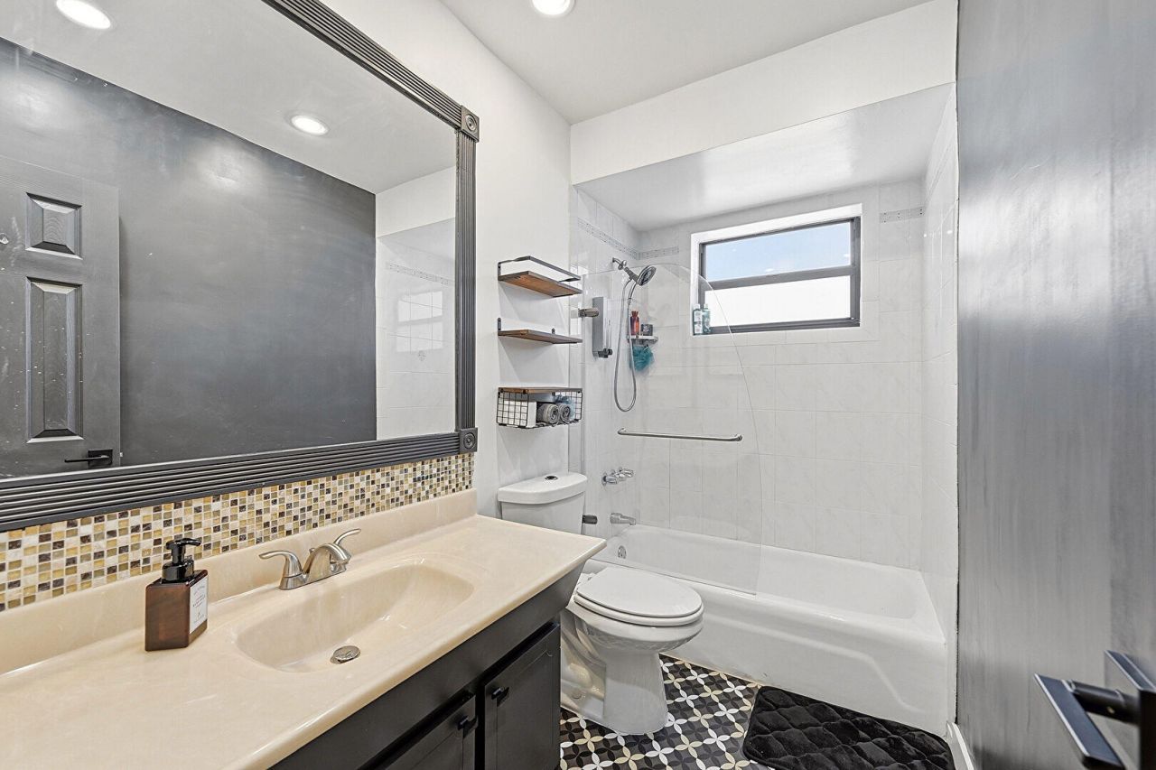 8370 NW 26th Place, Sunrise, FL 33322 Photo