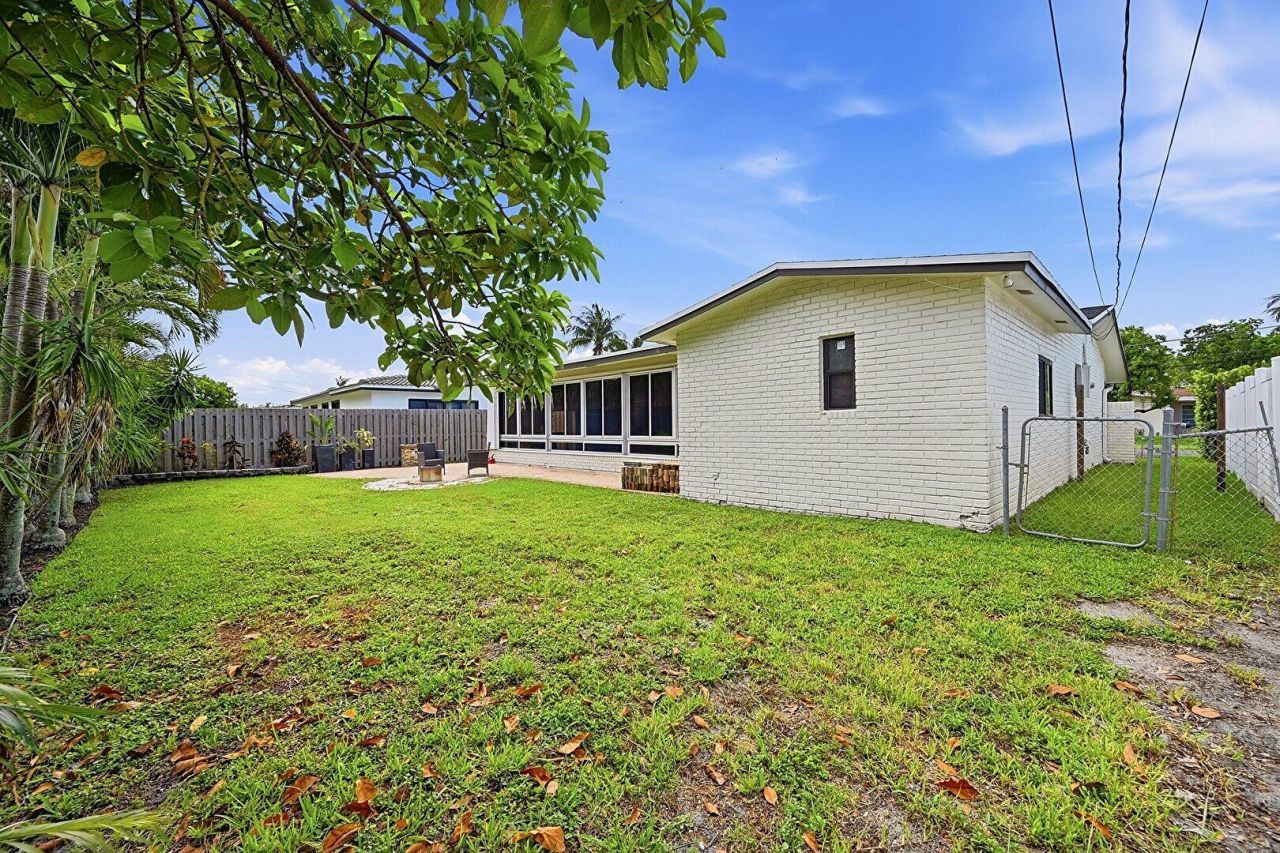 8370 NW 26th Place, Sunrise, FL 33322 Photo