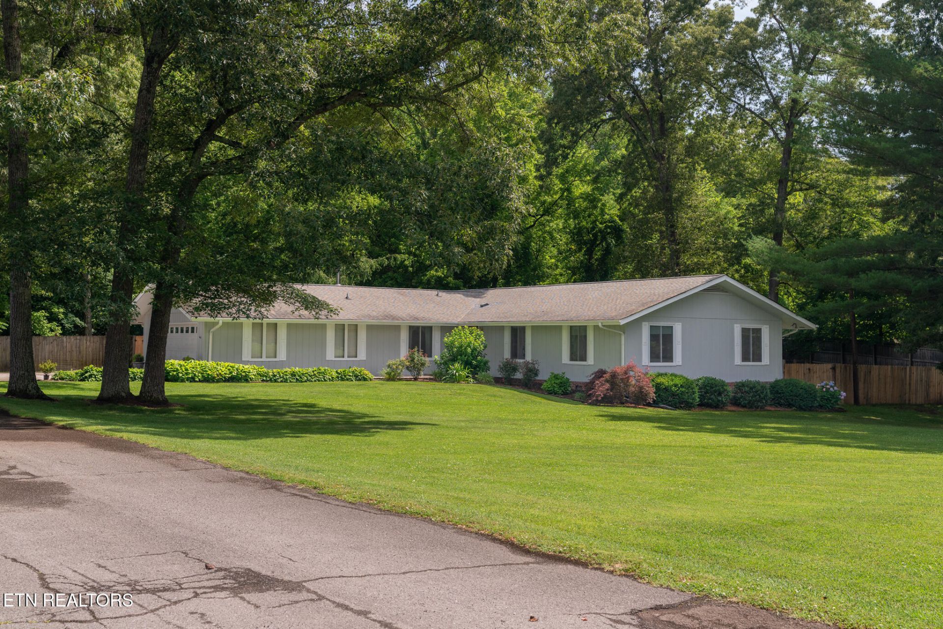 332 Crossfield Drive, Knoxville, TN 37920 Main Photo