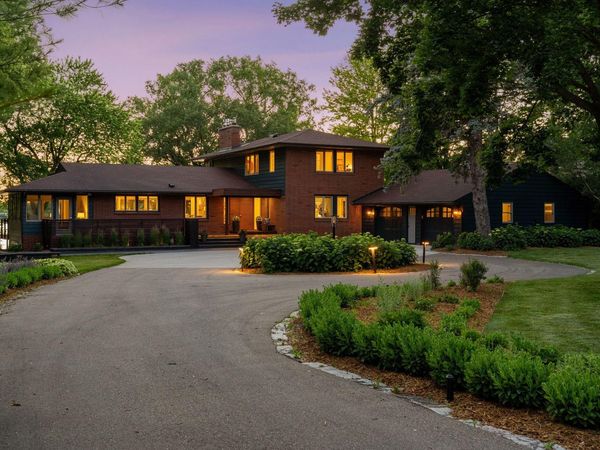 3369 Snelling Avenue N, Arden Hills, MN 55112