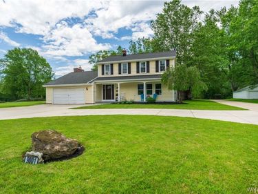 9001 Fairways Circle, Clarence, NY 14031