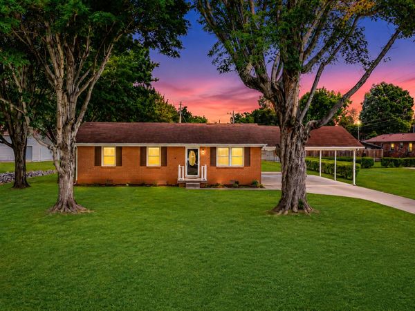6002 Russell Dr , Clarksville, TN 37040