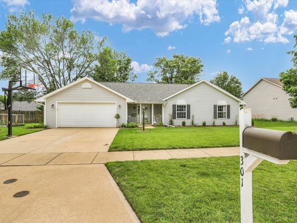 301 N Spruce Drive, Mahomet, IL 61853