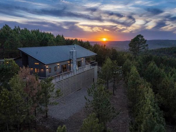 613 Woodland Bluff Trail, Broken Bow, OK 74728